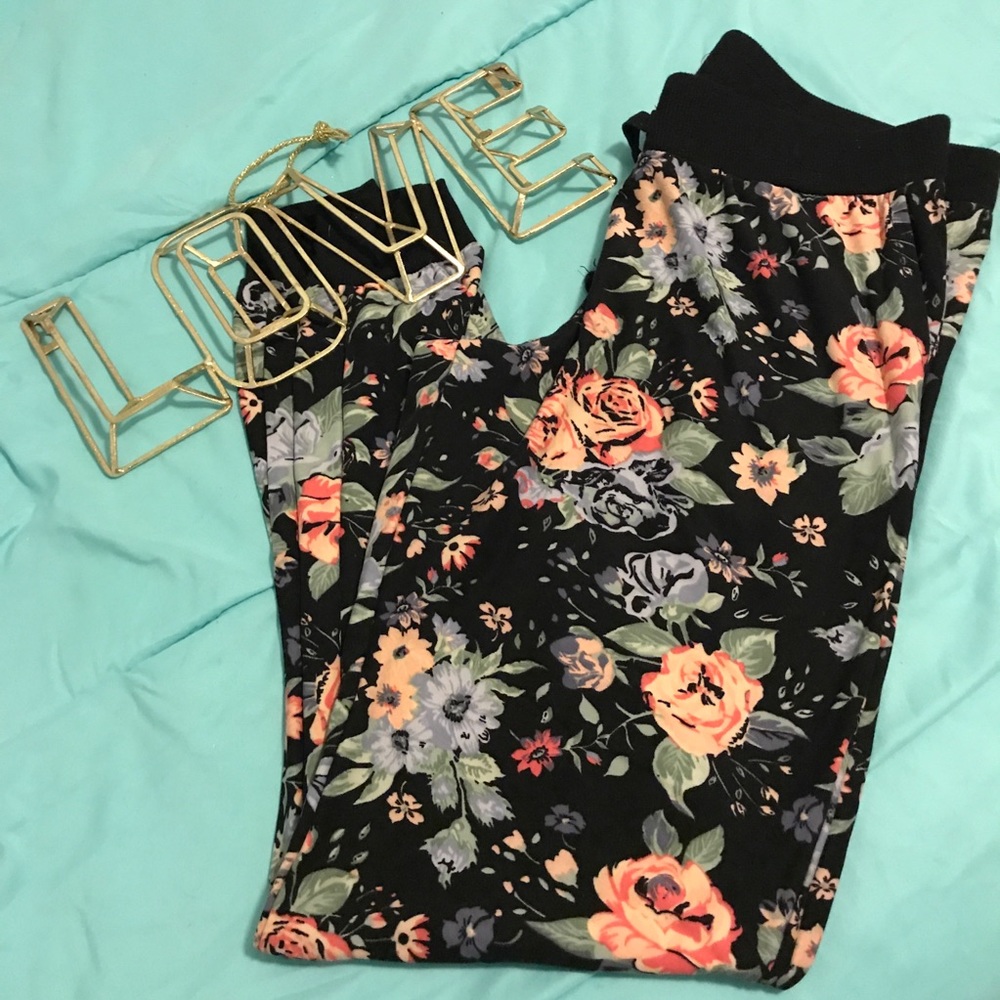 NWOT Floral Joggers!